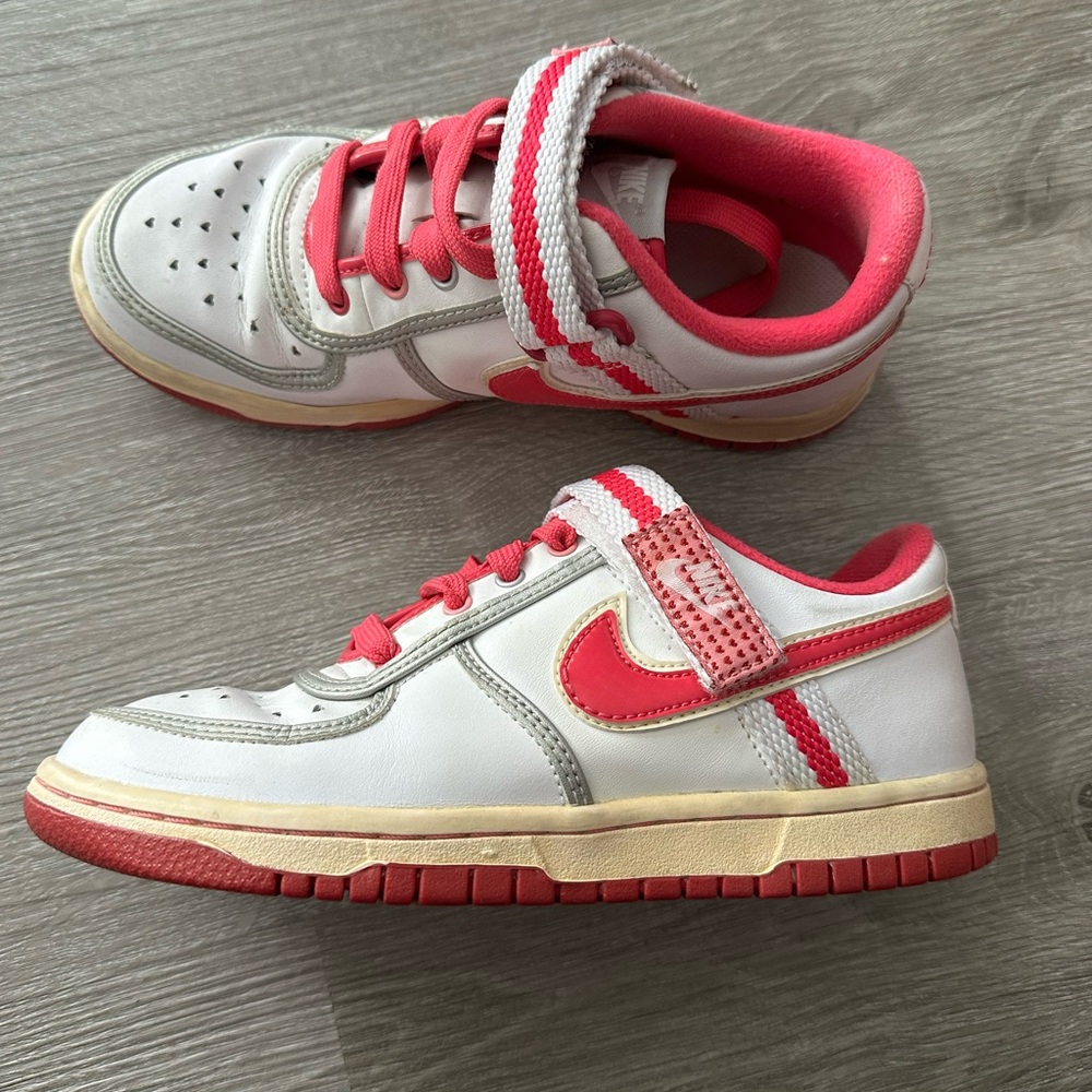 Vintage Pink Nike Valentines Day Heart Sneakers size 4 youth
